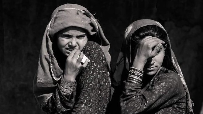 <h3> The Lens Of Lahore - Israr Syed </h3>