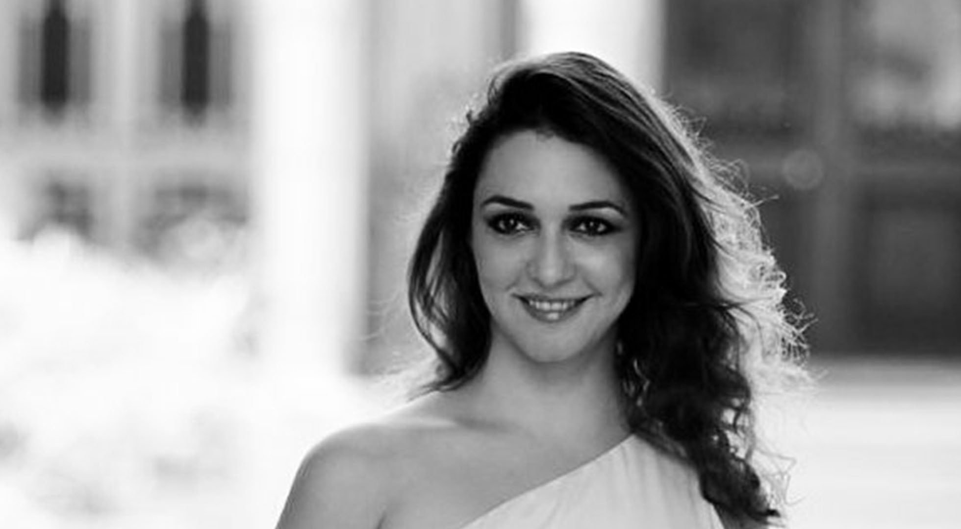Naheed Cy Finding Beauty in Happiness and Simplicity- Nauheed Cyrusi, Indian Act